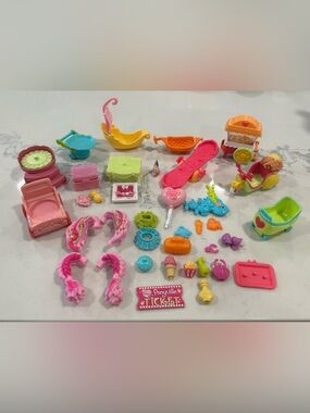 My Little Pony Ponyville Playset Accessories Bundle